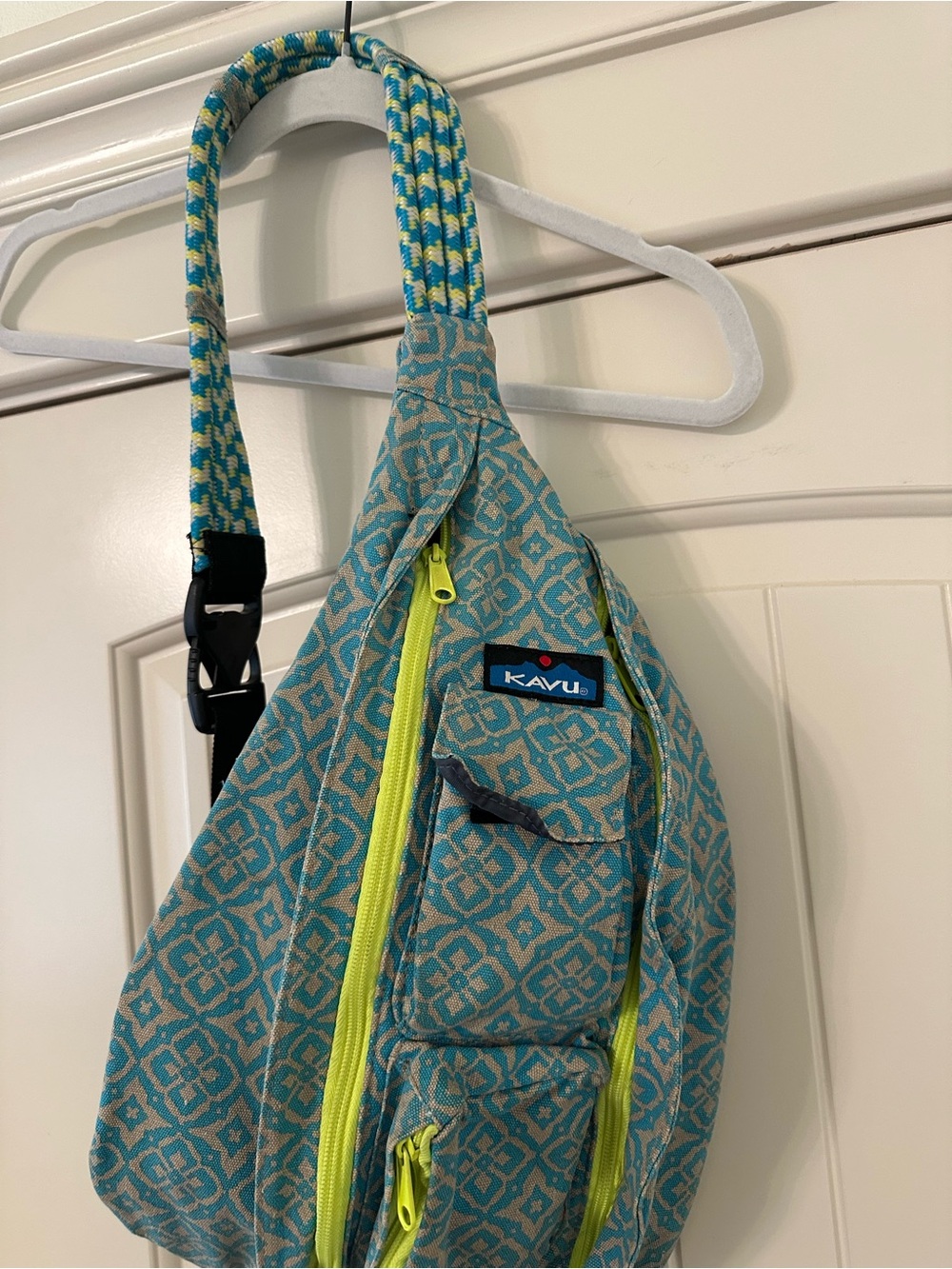 Kavu Teal Patterned Crossbody Sling with Neon Yellow Zippers